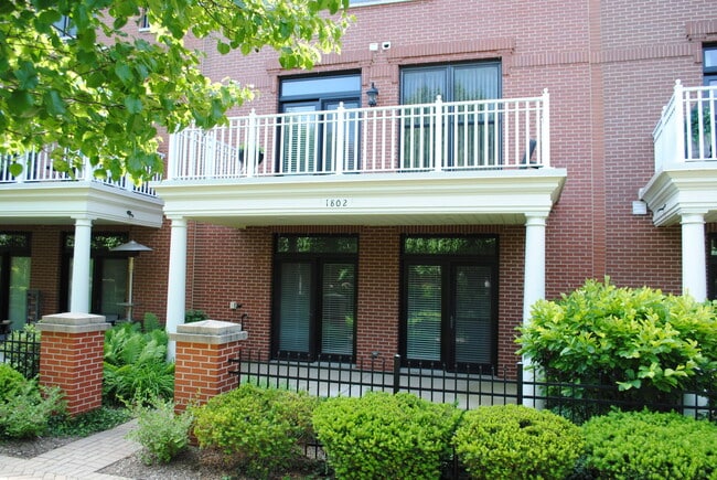 Foto del edificio - 1802 Admiral Ct