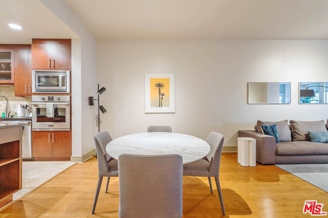 Foto del edificio - 10700 Wilshire Blvd