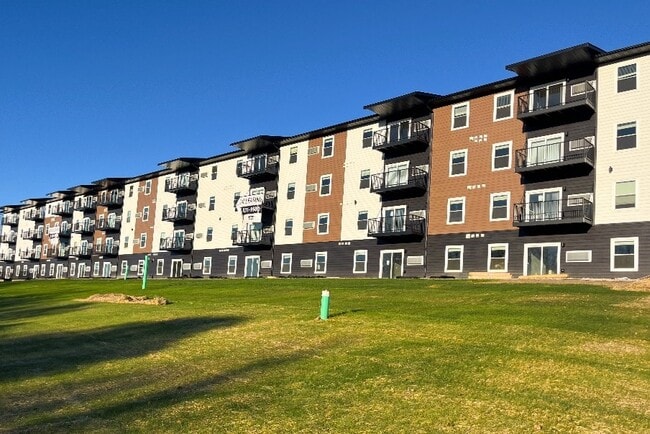 Building Photo - 1825 Oakview Ave SE (Hillside Apartments)