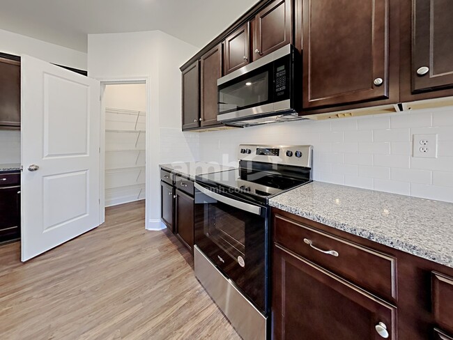 Building Photo - 5175 Valley Dr