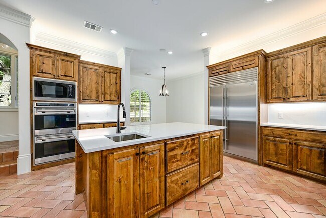 Building Photo - 5005 Calabria Ct