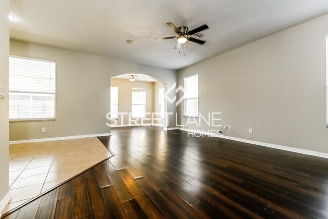 Building Photo - Charming 4 bedroom pool home in Riverview!