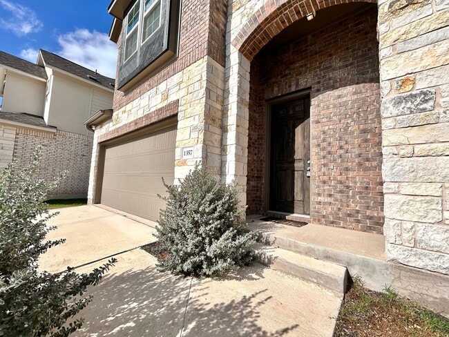 Building Photo - Inviting 4-Bed, 2.5-Bath Home with High Ceilings and Covered Deck