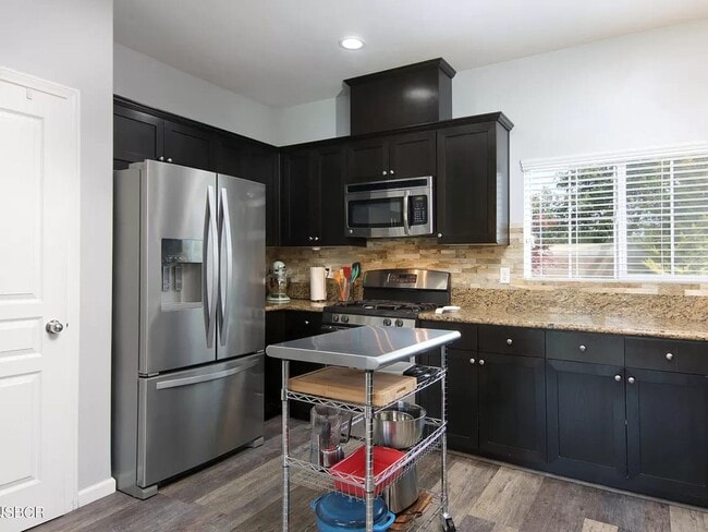 Building Photo - Stunning Briar Creek Home!