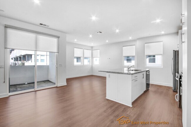 Photo - 1302 W Cara Dr Townhome