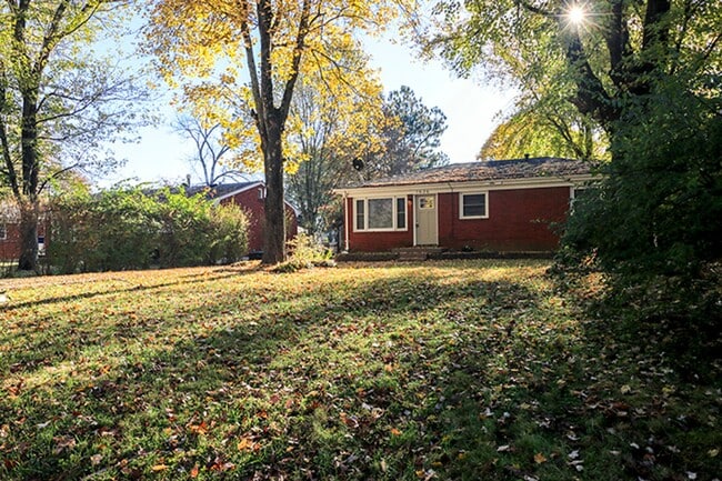 Photo - 3 bedroom 1 bath in Valley Station! House