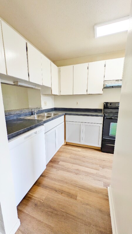 Building Photo - 533 E Graham Pl