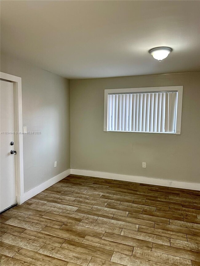 Building Photo - 2565 W 56th St