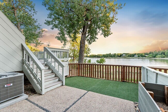 Building Photo - Lakeside living in 3-bedroom, multi-story ...
