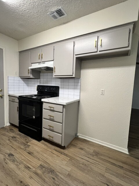 Foto del edificio - 2 Bedroom 2 Bath Duplex for Lease in Benbrook! $350 OFF 1st Month Rent with 18 Month Lease!