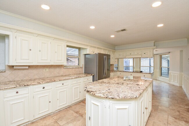Building Photo - 16018 Kempton Park Dr