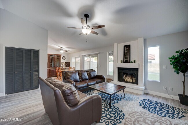 Foto del edificio - 2230 E Flossmoor Ave