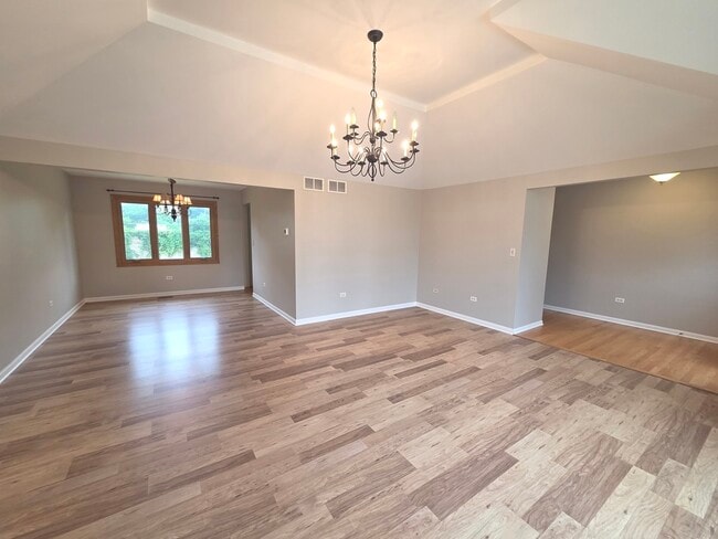 Foto del edificio - 8112 Rutherford Dr
