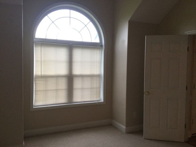 Building Photo - Centrally Located Home in New Bern-3 Bedroom With FROG