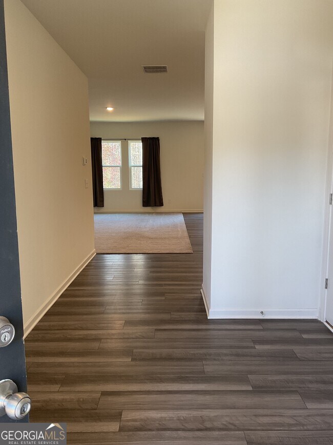 Foto del edificio - 305 Pond Ct