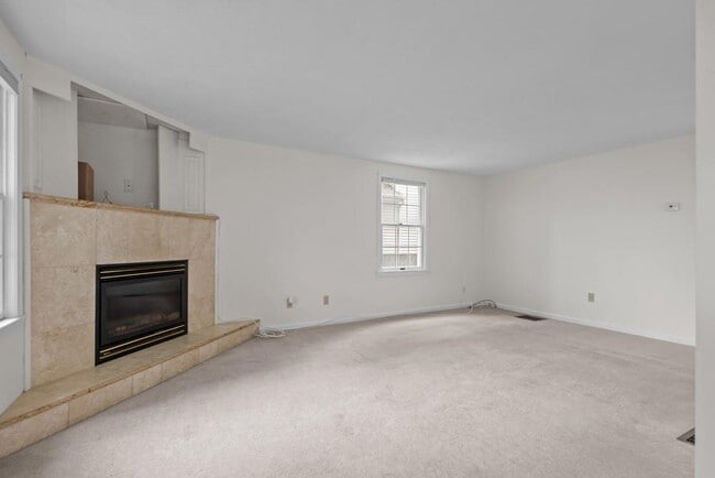 Building Photo - 76 Charlotte Dr