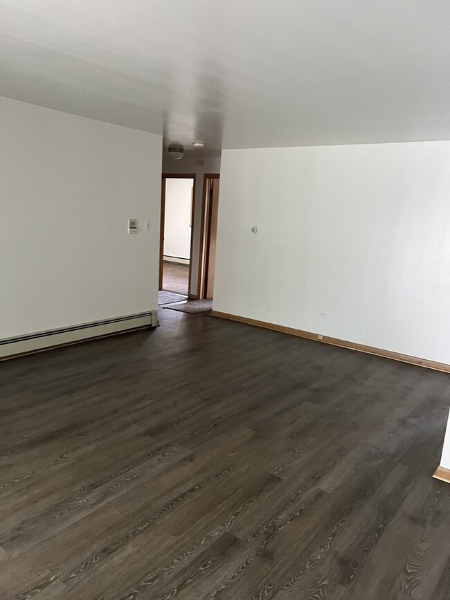 Building Photo - 471 Hirsch Ave