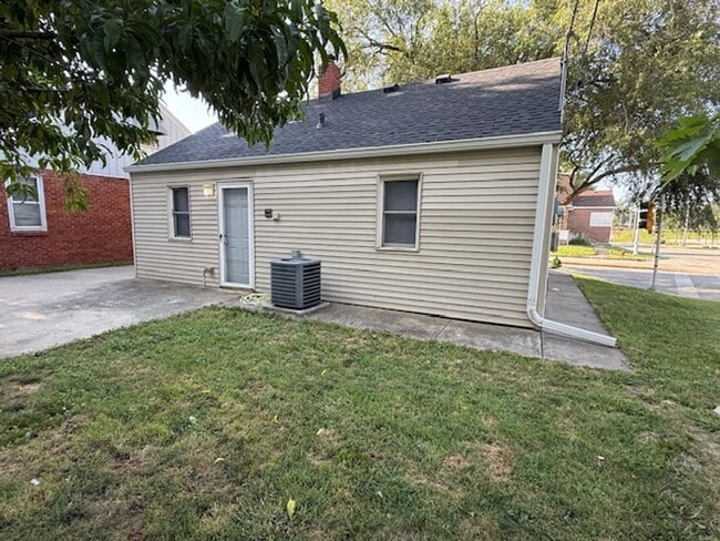 Building Photo - Renovated Single Family Home!