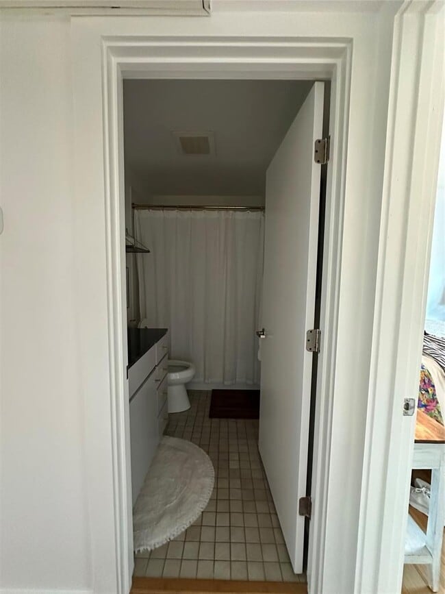 Foto del edificio - 2200 Dickson Dr