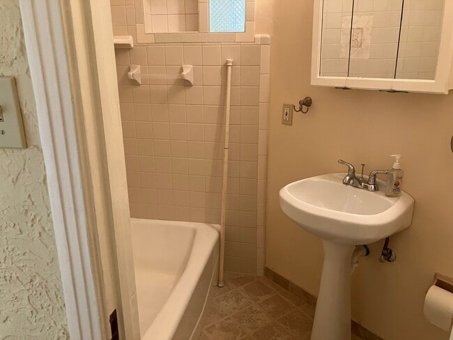 Building Photo - 1129 N Genesee Ave