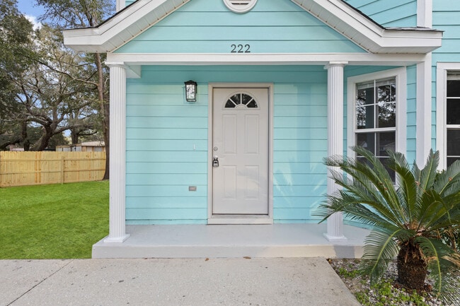 Building Photo - 220 Fir Ave