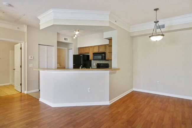 Building Photo - 3310 Myrtlewood Cir E