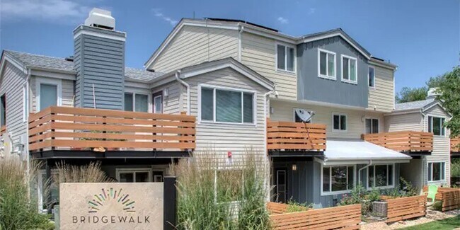 Foto del edificio - 676 Walden Cir