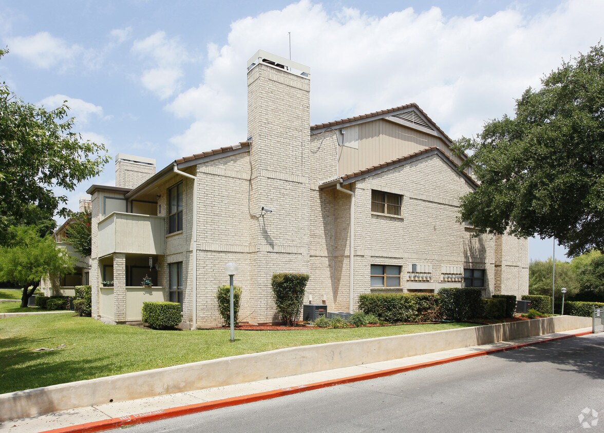 Devonshire Condominiums Apartments San Antonio, TX
