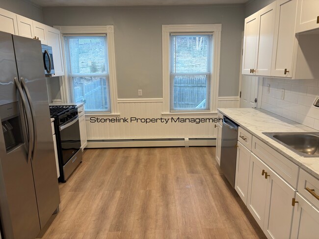 Building Photo - 27 Ferncliff Ave