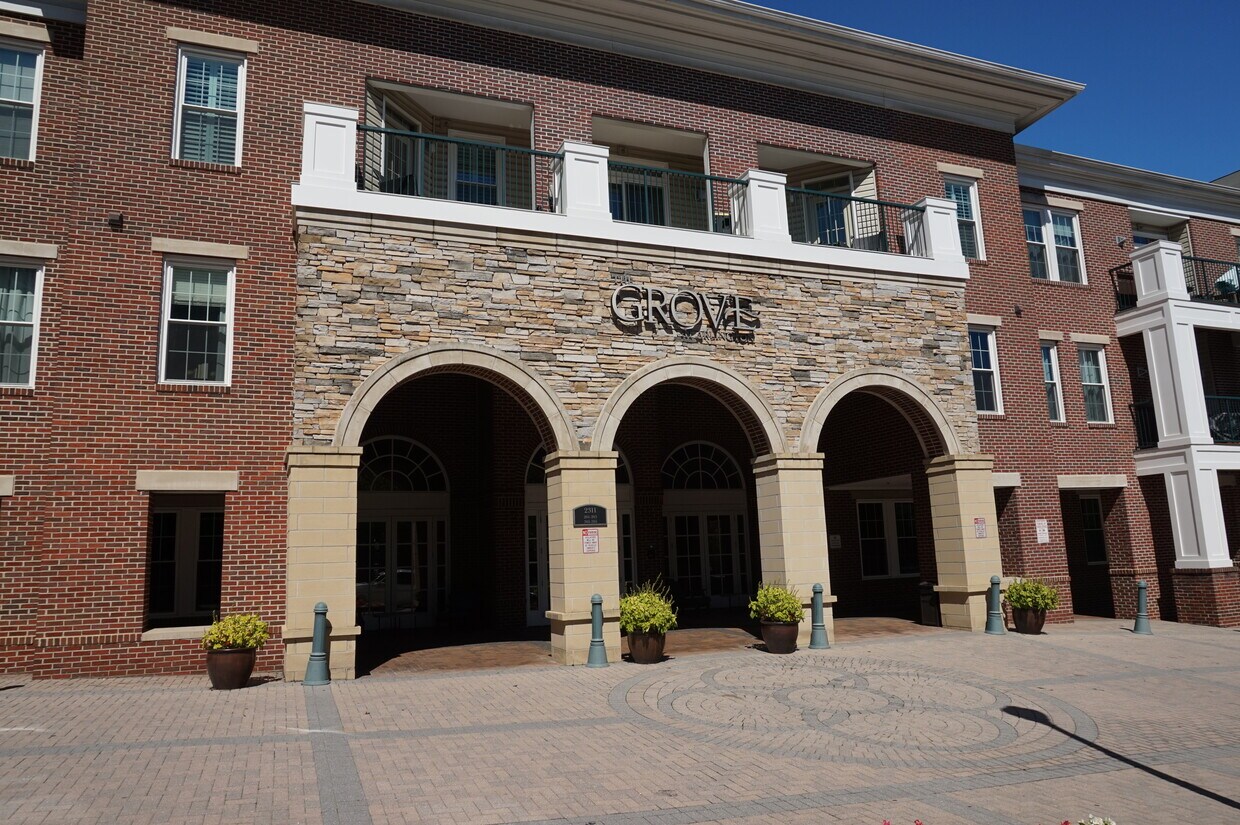 2465 Army Navy Dr Unit 208, Arlington, VA 22206 Condo for Rent in