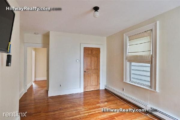 Building Photo - 223 Saratoga St