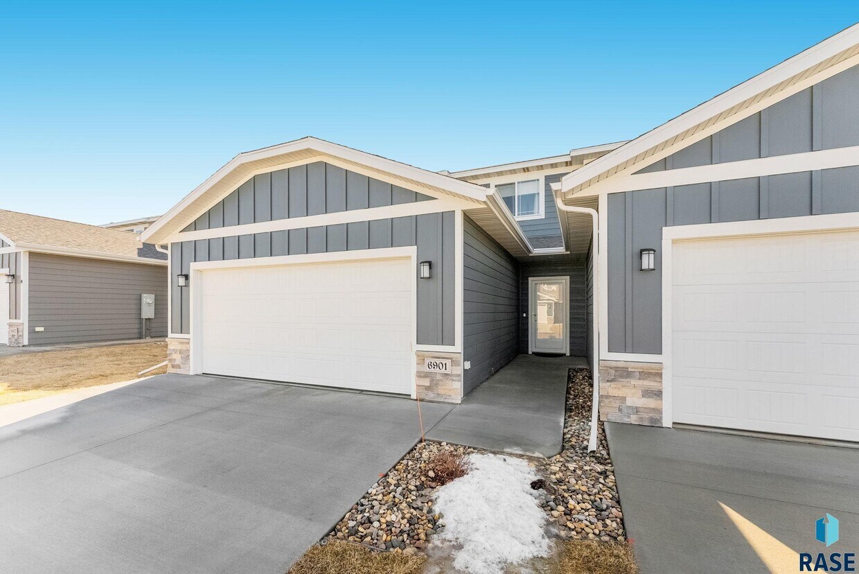 Primary Photo - 6901 W Gresford Pl