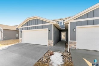 Building Photo - 6901 W Gresford Pl