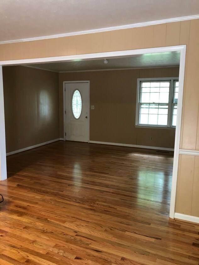 Primary Photo - 130 Robinson Dr