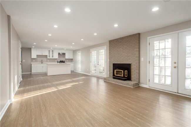 Building Photo - 5647 Queensborough Dr
