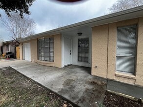 Building Photo - 4434 Donalbain Dr