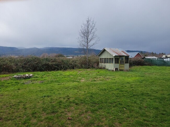 Building Photo - 276 Perrydale Ave