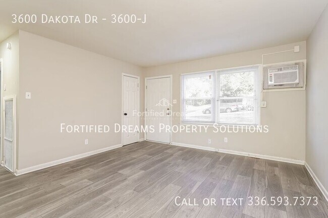 Foto del edificio - 3600 Dakota Dr