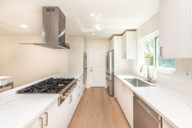 Building Photo - Completely renovated!  Premium location 4 ...