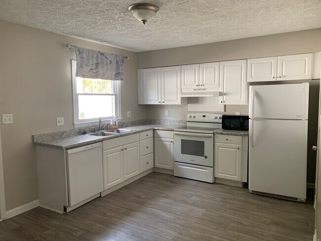 Foto del edificio - 323 Susan Constant Dr