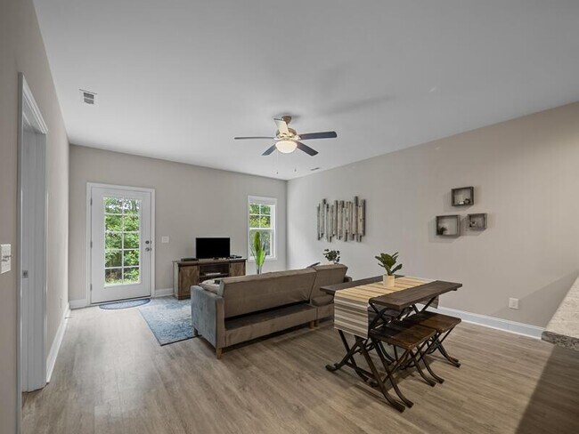 Building Photo - 208 N Stingray Ln