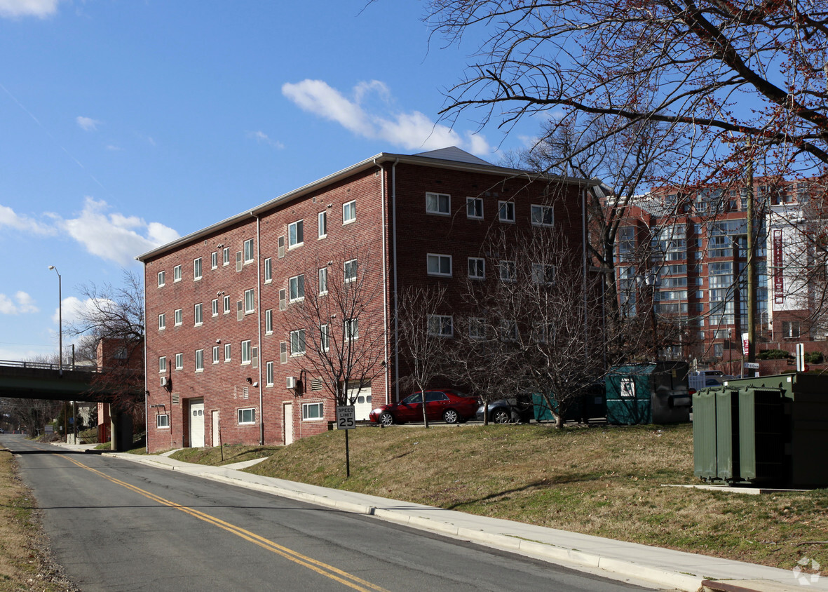 Building Photo - Rhodes Manor Apartments