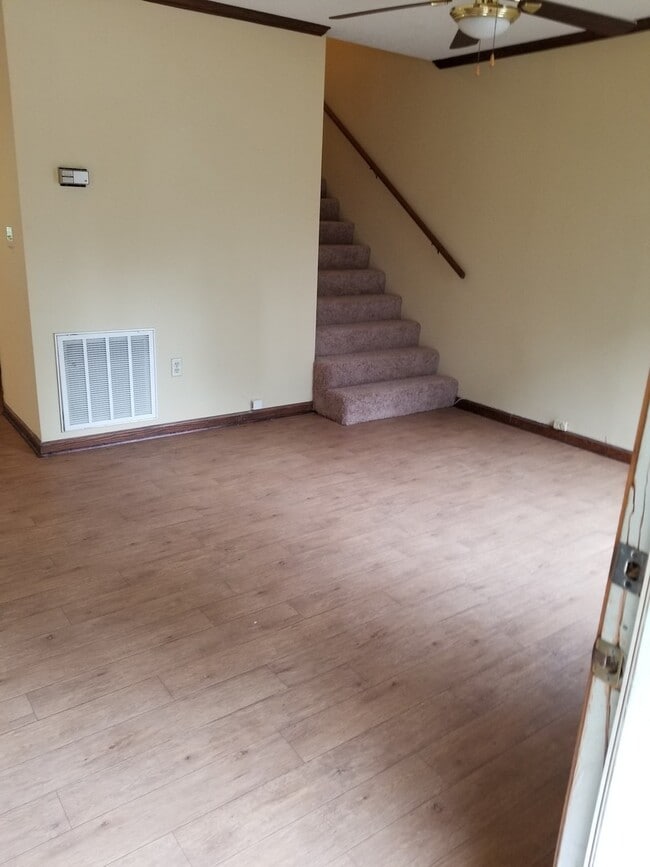 Building Photo - 314 Elm St