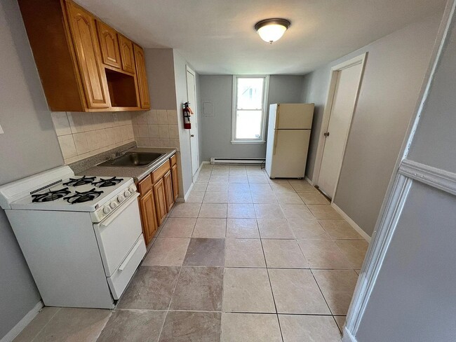 Building Photo - 142 Inslee Pl