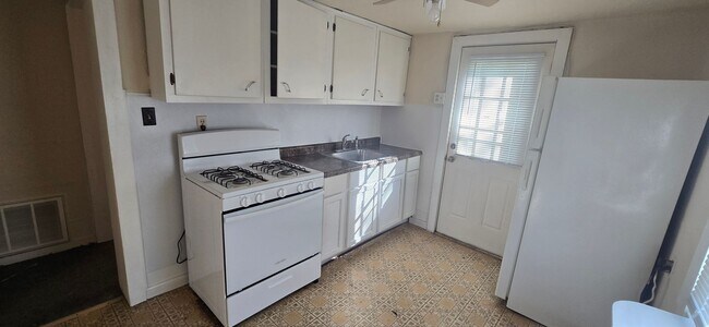Foto del edificio - 1 Bedroom/1 Bathroom - with bonus room!
