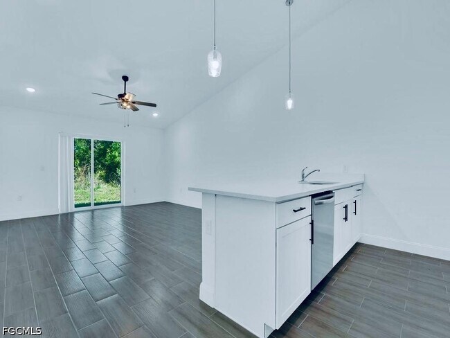 Building Photo - 851 Bedford Dr