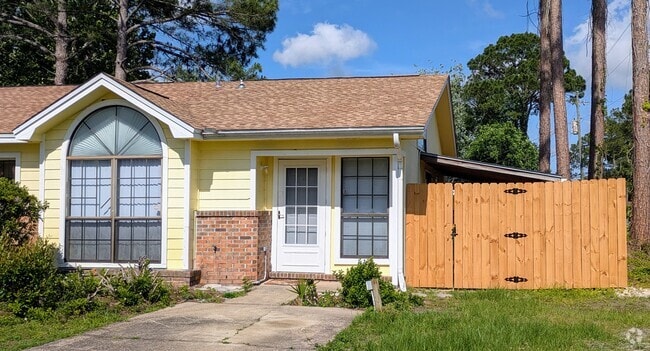 Building Photo - 1501 Green Acres Blvd