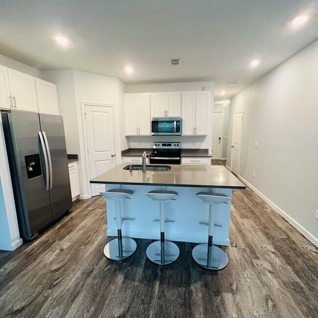 Foto del edificio - 6356 Sailpointe Ln