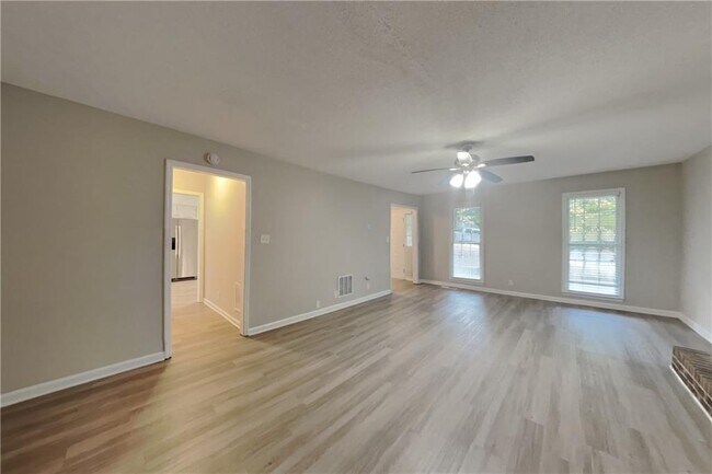 Building Photo - 3331 Hansen Way