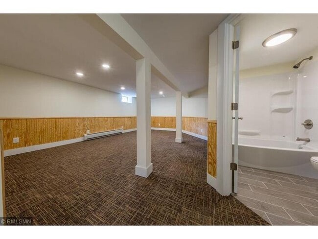 Foto del edificio - 950 County Rd D E